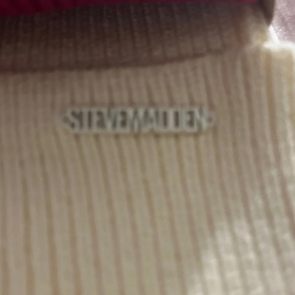 Steve Madden Winter Beanie Hat color Fuxcia and Beige (2 pieces)women new